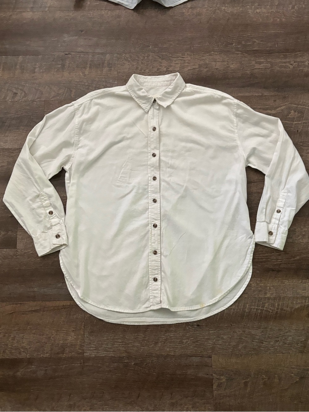 Universal Thread Women's Cream Button-Down Shirt